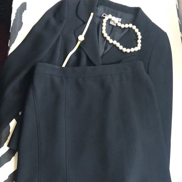 Ann Taylor Black Skirt Suit Sz 4P